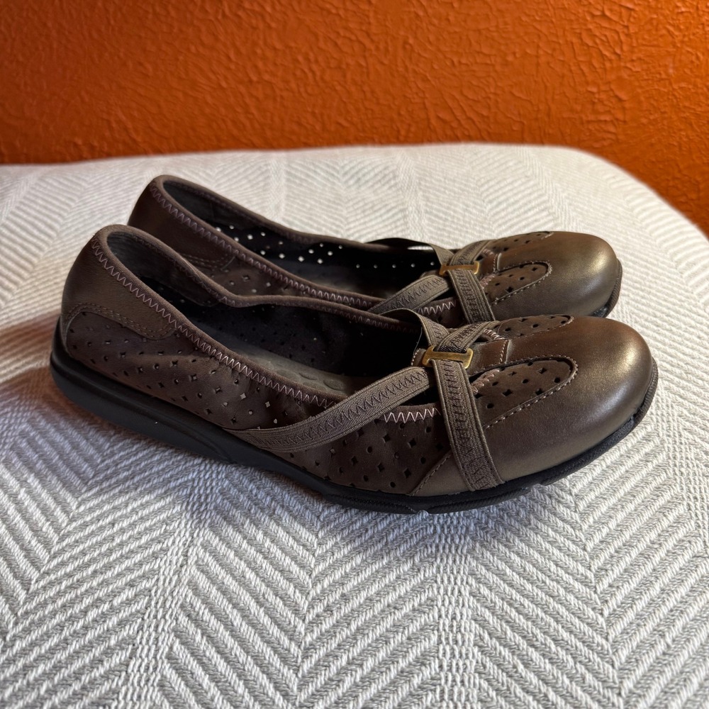 Privo by Clarks Brown Leather Perforated Ballet Flats Metallic Accents 8M - Picture 3 of 8